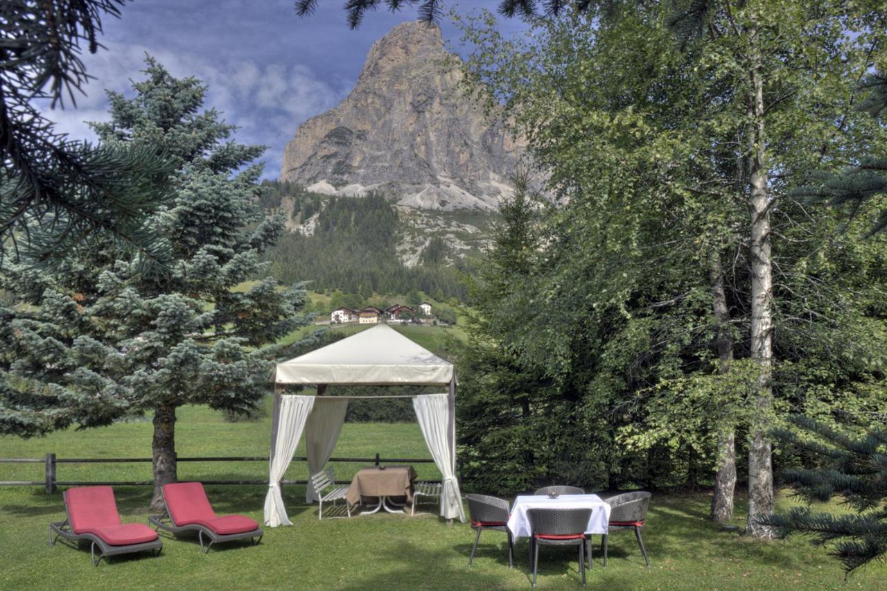 Hotel La Tambra Corvara in Badia Kültér fotó
