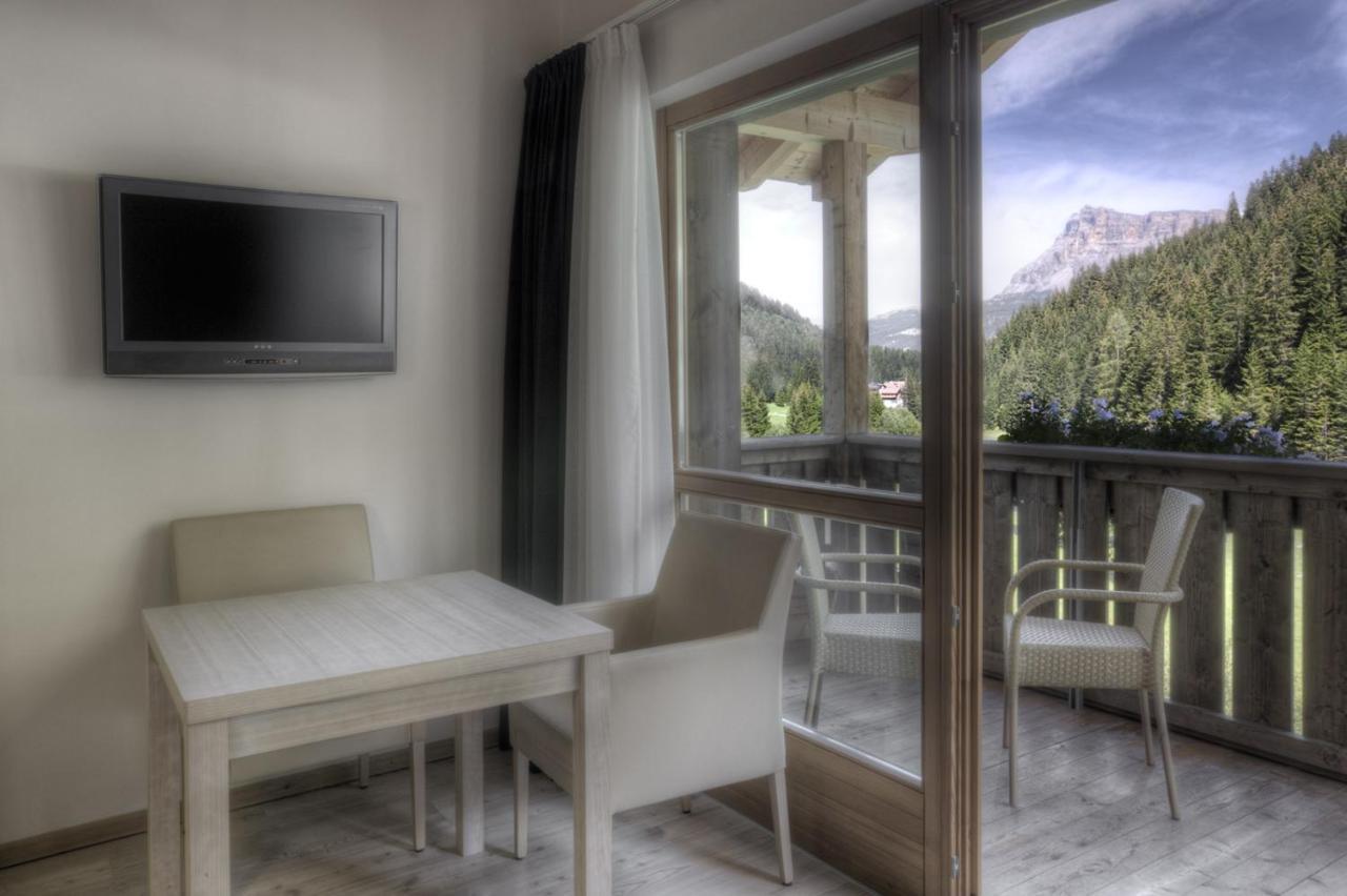 Hotel La Tambra Corvara in Badia Kültér fotó